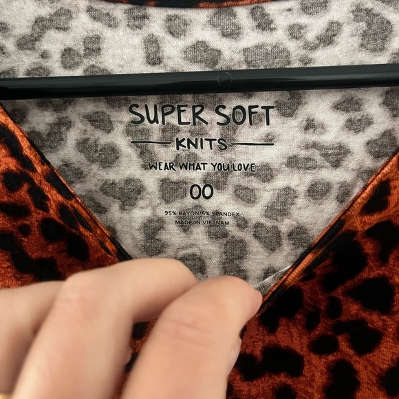 Torrid  | Super Soft Knit Short Sleeve T Shirt Leopard Print 00 (Large) - Picture 3 of 7